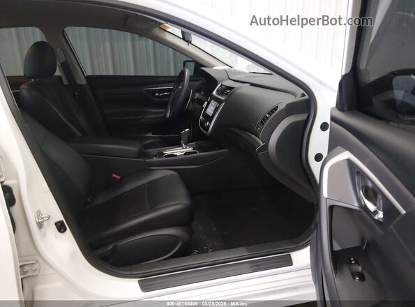 1N4AL3AP9JC159534 2018 NISSAN ALTIMA White Вид салону спереду