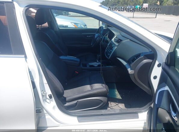 1N4AL3APXGN330711 2016 NISSAN ALTIMA White Front interior view