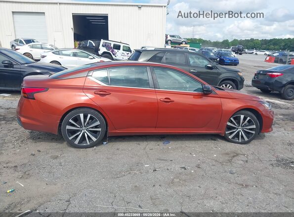 1N4AL4CV7NN392419 2022 NISSAN ALTIMA Orange Rear interior view