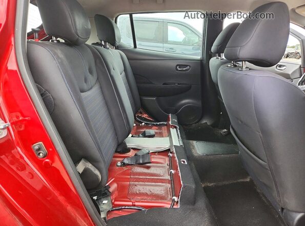 1N4AZ1CP3JC311470 2018 NISSAN LEAF Red Vista de los asientos traseros