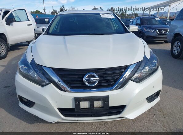 1N4BL3AP3JC134777 2018 NISSAN ALTIMA White Вид щитка приладів