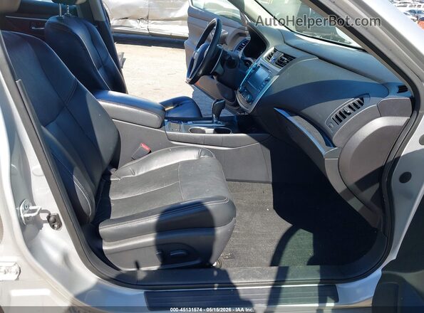 1N4BL3AP5GC146356 2016 NISSAN ALTIMA Silver Front interior view