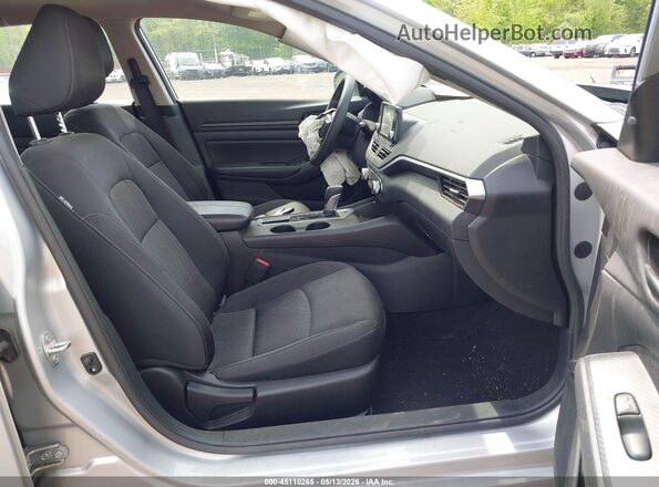1N4BL4BV4RN418681 2024 NISSAN ALTIMA Silver Widok wnętrza z przodu