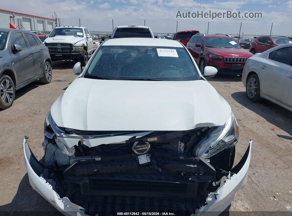 1N4BL4BV6MN399415 2021 NISSAN ALTIMA White Widok wnętrza z tyłu