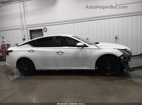 1N4BL4BV8KC239786 2019 NISSAN ALTIMA White 360 interior view