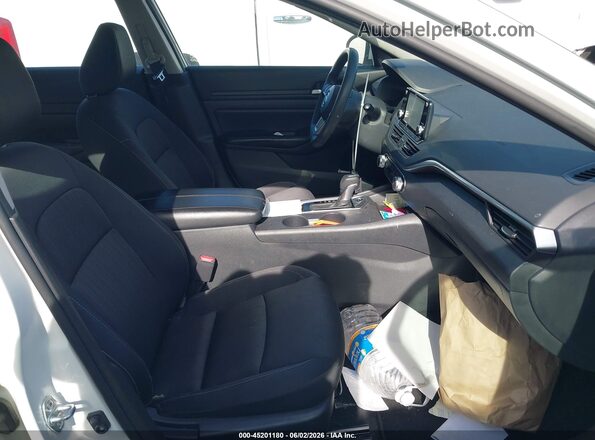 1N4BL4BV9NN408075 2022 NISSAN ALTIMA White Вид салону спереду