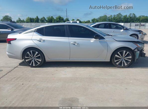 1N4BL4CV0KC127496 2019 NISSAN ALTIMA Silver Widok wnętrza z tyłu