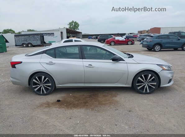 1N4BL4CV1NN389651 2022 NISSAN ALTIMA Silver Rear interior view
