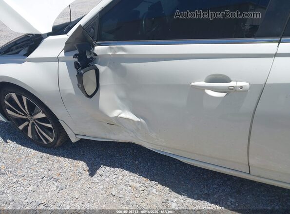 1N4BL4CV2KC250667 2019 NISSAN ALTIMA White Front view