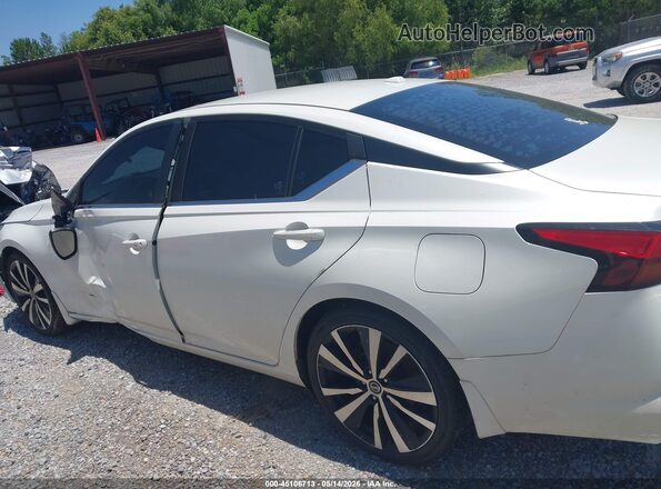 1N4BL4CV2KC250667 2019 NISSAN ALTIMA White 360 interior view