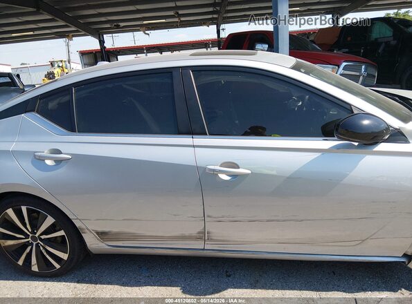 1N4BL4CV2MN335869 2021 NISSAN ALTIMA Silver Widok wnętrza z tyłu