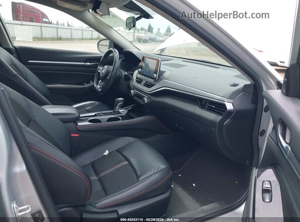 1N4BL4CV2RN315516 2024 NISSAN ALTIMA Silver Front interior view