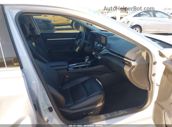 1N4BL4CV3RN304900 2024 NISSAN ALTIMA Purple Вид салону спереду