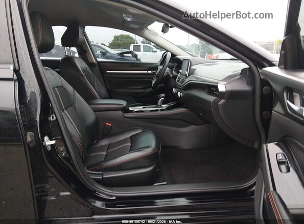 1N4BL4CV3RN327464 2024 NISSAN ALTIMA Black Front interior view