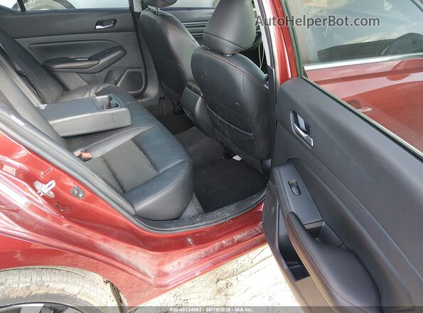 1N4BL4CV4NN311042 2022 NISSAN ALTIMA Burgundy Vista de la etiqueta del VIN