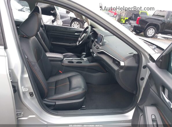 1N4BL4CV5NN316833 2022 NISSAN ALTIMA Silver Front interior view