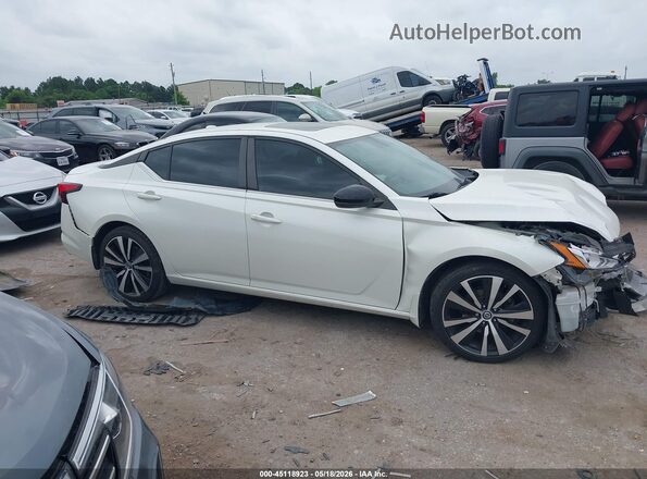1N4BL4CV7KC114809 2019 NISSAN ALTIMA White Вид задньої частини салону