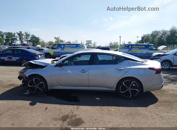 1N4BL4CV7RN400528 2024 NISSAN ALTIMA Silver 360 interior view
