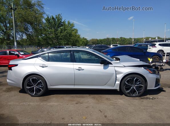 1N4BL4CV7RN400528 2024 NISSAN ALTIMA Silver Rear interior view