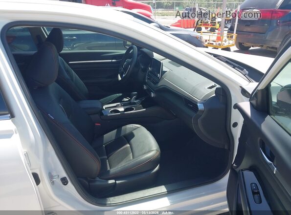 1N4BL4CVXRN310189 2024 NISSAN ALTIMA White Front interior view