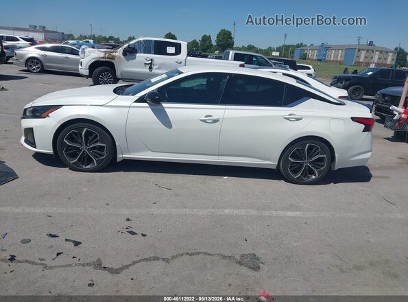 1N4BL4CVXRN310189 2024 NISSAN ALTIMA White 360 interior view