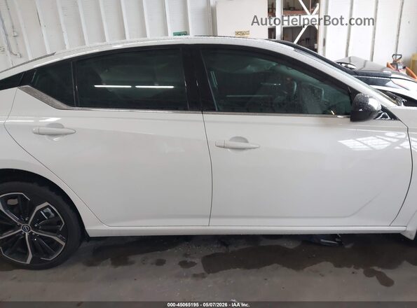 1N4BL4CVXSN405678 2025 NISSAN ALTIMA White Вид задньої частини салону