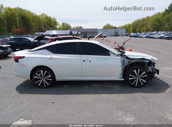1N4BL4CW0KC255066 2019 NISSAN ALTIMA White 360 interior view
