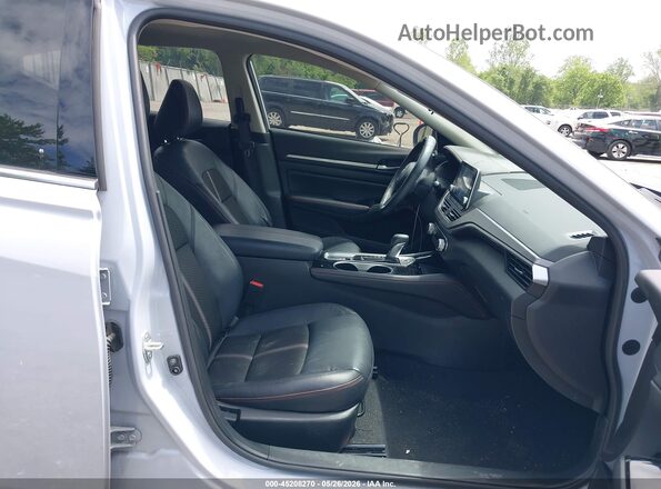 1N4BL4CW2RN310468 2024 NISSAN ALTIMA Light Blue Front interior view