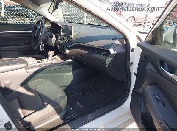 1N4BL4DV0NN392068 2022 NISSAN ALTIMA White Вид салону спереду