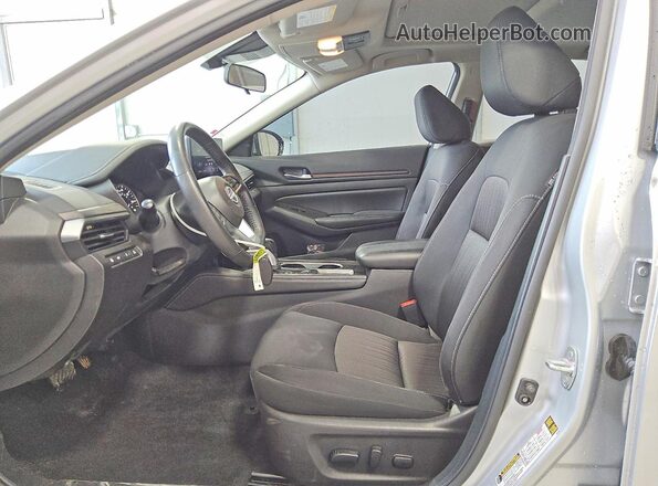 1N4BL4DV2RN354296 2024 NISSAN ALTIMA Серебряный Вид салона спереди