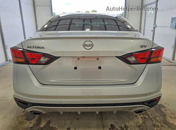 1N4BL4DV2RN354296 2024 NISSAN ALTIMA Серебряный Вид сзади