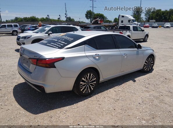 1N4BL4DV4PN372084 2023 NISSAN ALTIMA Серебряный Задняя правая четверть