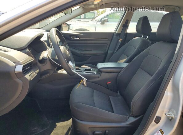 1N4BL4DV6RN304727 2024 NISSAN ALTIMA Silver Widok wnętrza z przodu