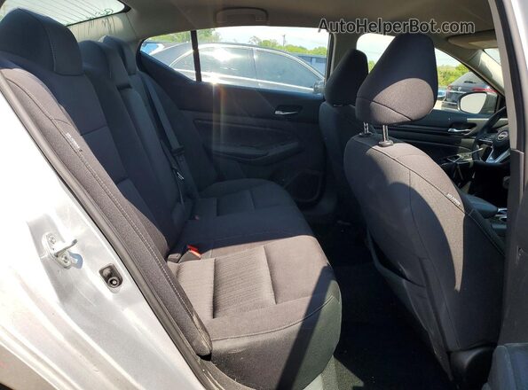 1N4BL4DV6RN304727 2024 NISSAN ALTIMA Silver Widok tylnych siedzeń