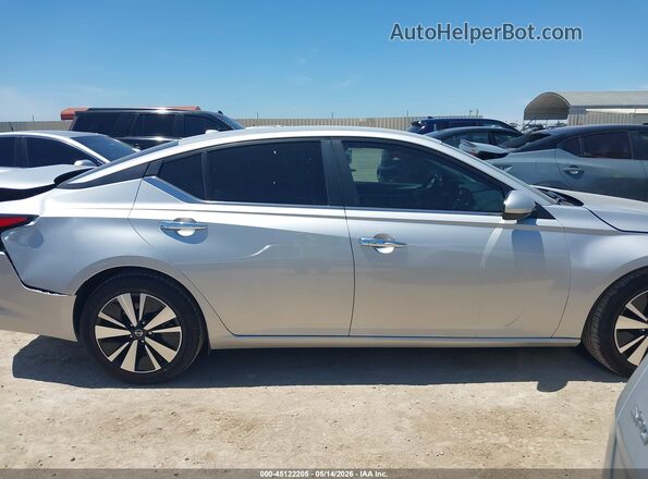 1N4BL4DV8NN328778 2022 NISSAN ALTIMA Silver Вид задньої частини салону