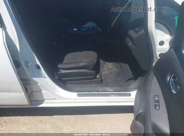 1N4BZ0CP6HC306496 2017 NISSAN LEAF White Вид салону спереду