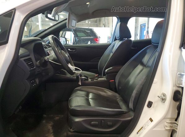 1N4BZ1DP9LC300317 2020 NISSAN LEAF White Front interior view