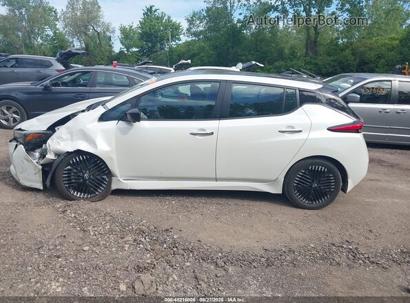 1N4CZ1CV0PC551625 2023 NISSAN LEAF White Widok wnętrza 360 stopni
