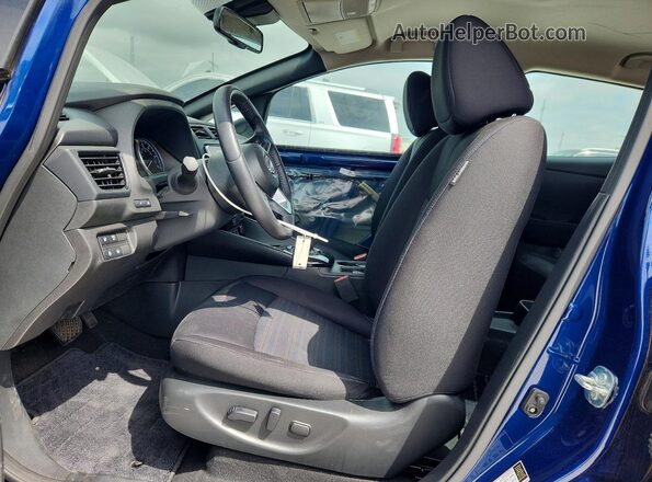 1N4CZ1CV0RC551854 2024 NISSAN LEAF Синий Вид салона спереди