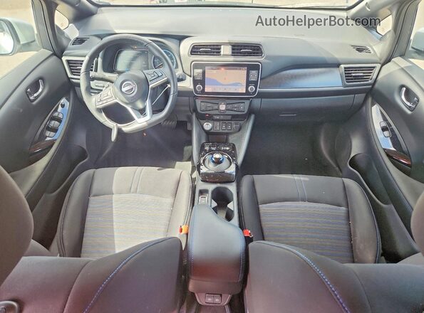 1N4CZ1CV3SC557606 2025 NISSAN LEAF Silver Առջևի վահանակի տեսք