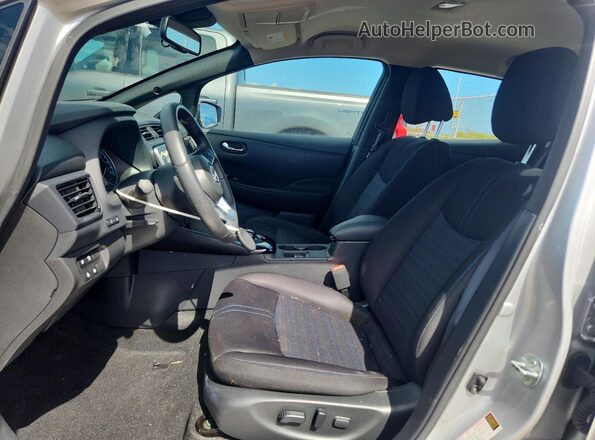 1N4CZ1CV3SC557606 2025 NISSAN LEAF Silver Սալոնի դիմացի տեսք