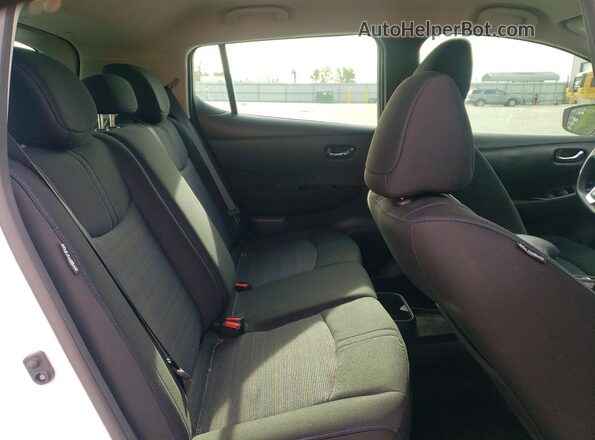1N4CZ1CV4SC558425 2025 NISSAN LEAF White უკანა სალონის ხედი