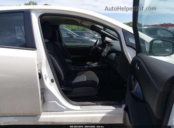 1N4CZ1CV6PC560944 2023 NISSAN LEAF Белый 