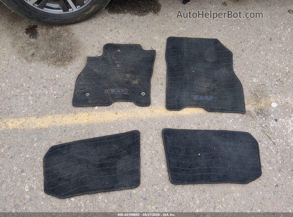 1N4CZ1CV8SC558038 2025 NISSAN LEAF Черный 