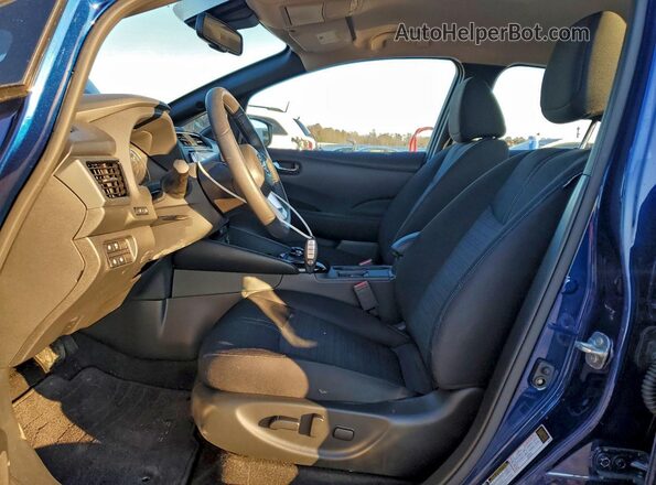 1N4CZ1CV9RC552114 2024 NISSAN LEAF Синий Вид салона спереди