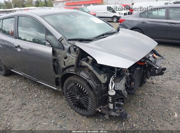 1N4CZ1CVXRC556091 2024 NISSAN LEAF Серый Вид спереди