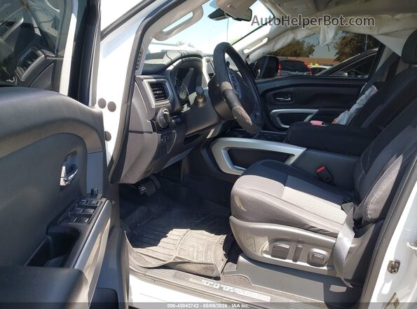 1N6AA1EF1MN535820 2021 NISSAN TITAN White 