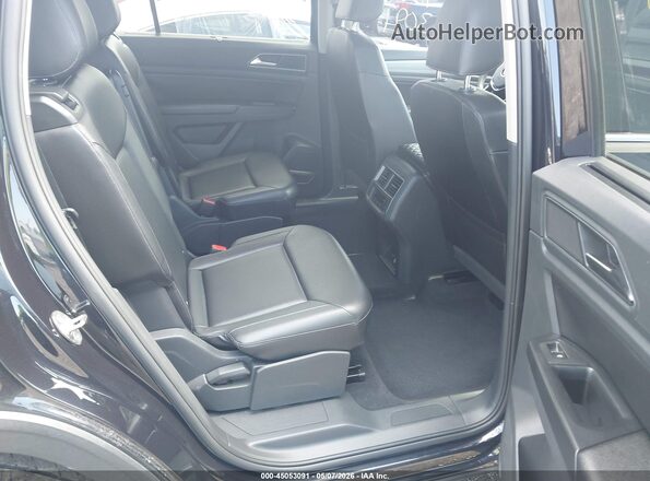 1V2CP2CA3JC556617 2018 VOLKSWAGEN ATLAS Black Widok naklejki z numerem VIN