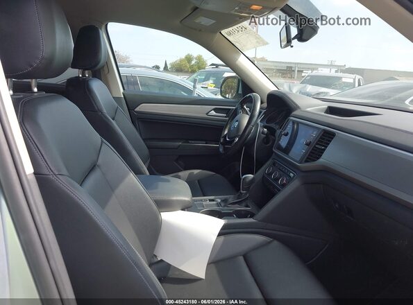 1V2CR2CA6JC565693 2018 VOLKSWAGEN ATLAS Silver Front interior view