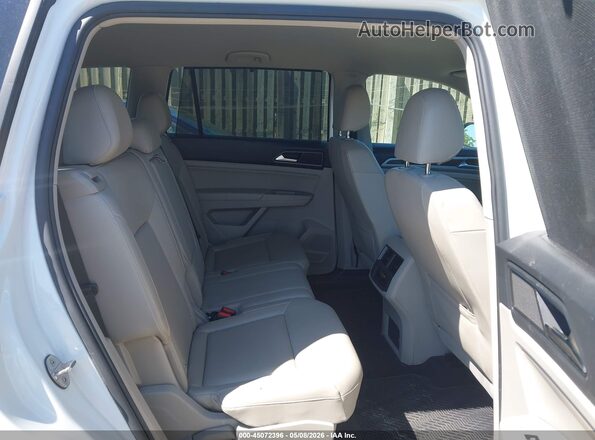 1V2DP2CA4JC598069 2018 VOLKSWAGEN ATLAS White Vista de la etiqueta del VIN